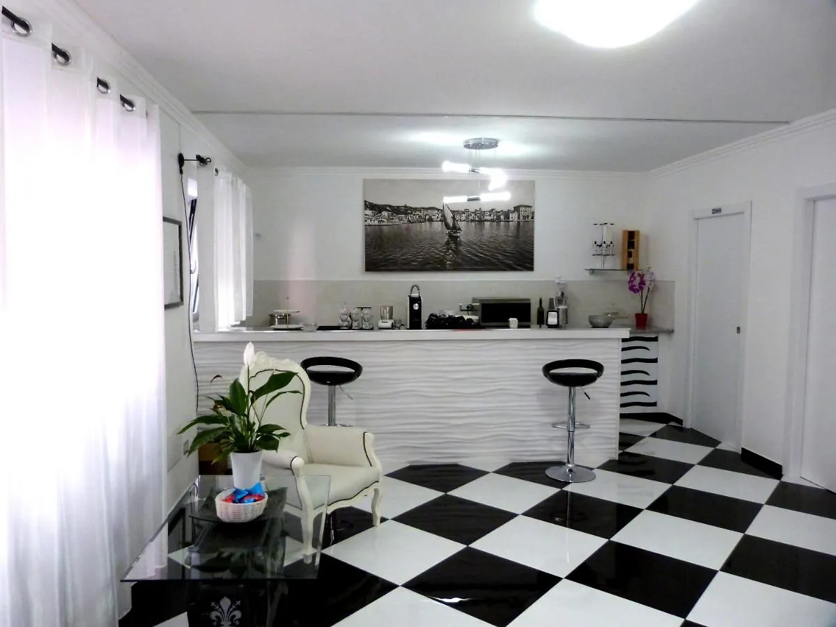Clelia'S Boutique Rooms & Suites La Maddalena  3*, La Maddalena (Sassari) Italy