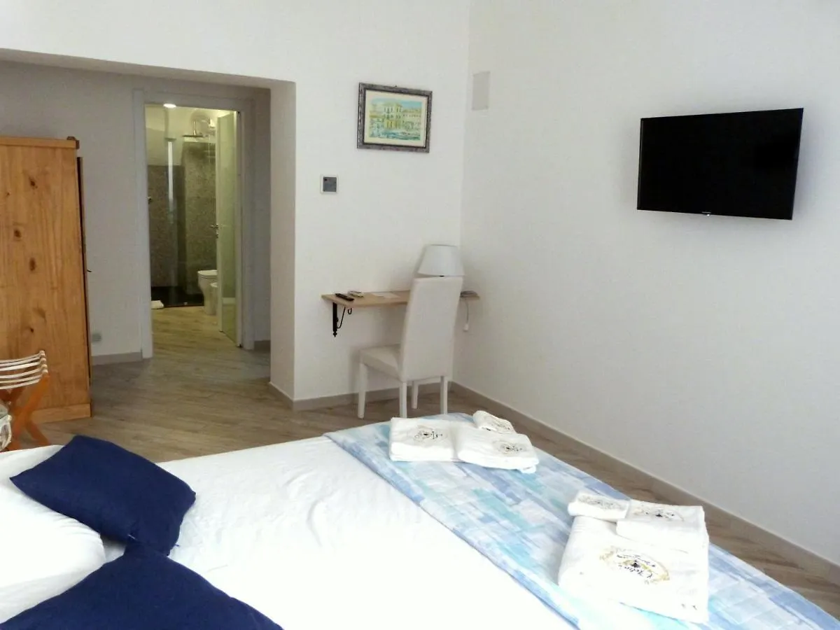 Clelia'S Boutique Rooms & Suites La Maddalena  Bed & Breakfast